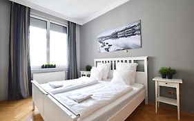 Creative Apartment - Lovag Street Luxury Suite